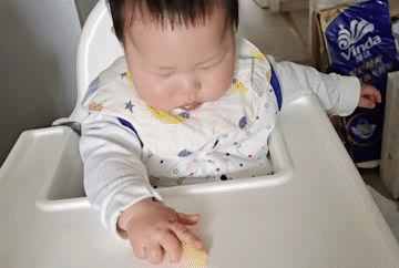 7月龄的宝宝每天都吃什么？要不要引入手指食物？