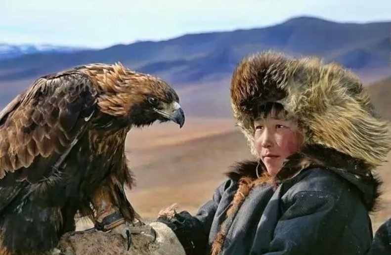 为何蒙古国经济一直不景气？坐拥大草原的蒙古，未来如何选择？