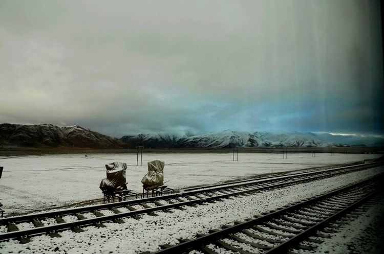 世界最高青藏铁路，曾被美国认为绝不可能修成，沿途景色超美