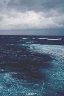 德彪西在《大海》中将写实与意象融为一体，开创了交响音乐新生面