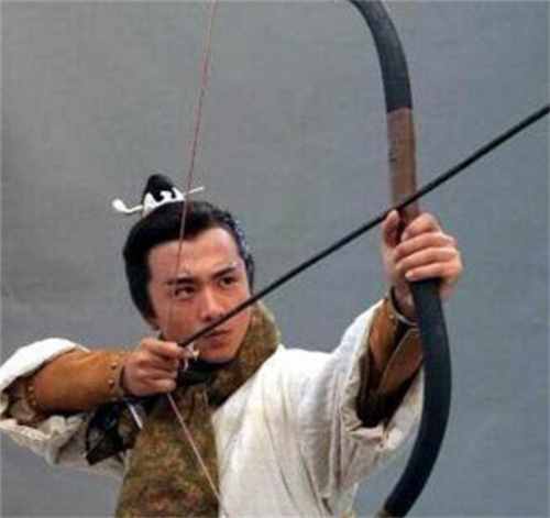 水浒中前7武功高手，花荣排第6，关胜排第3，前2位分别是谁？