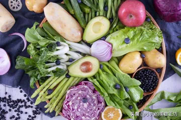 钟南山院士分享健康饮食金字塔：不该吃的别再瞎吃了！
