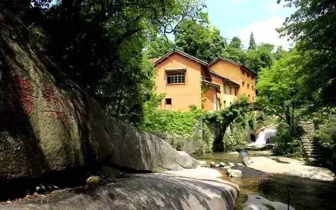 你们要的天台山旅游路线来了！两天一夜，交通景点，统统收好！