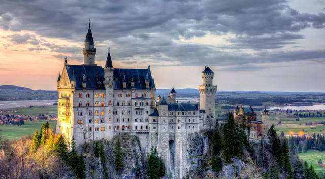 德国新天鹅堡：童话般的古堡，迪士尼标志上的城堡原型