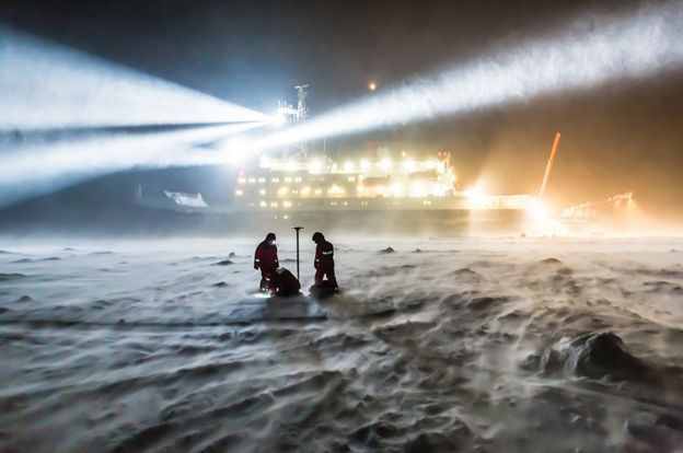 德国"北极星"号研究船完成历史性的北极科考探险