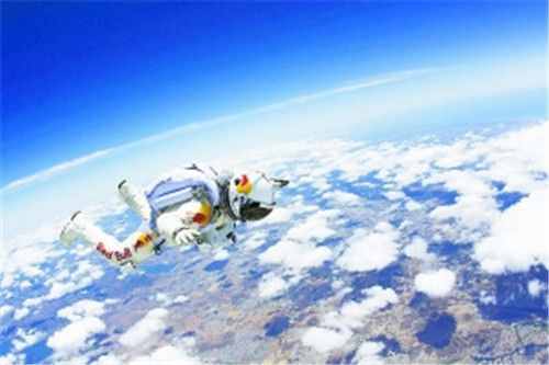 那个从臭氧层一跃而下，从3.9万米太空跳回地球的人，如今怎样？