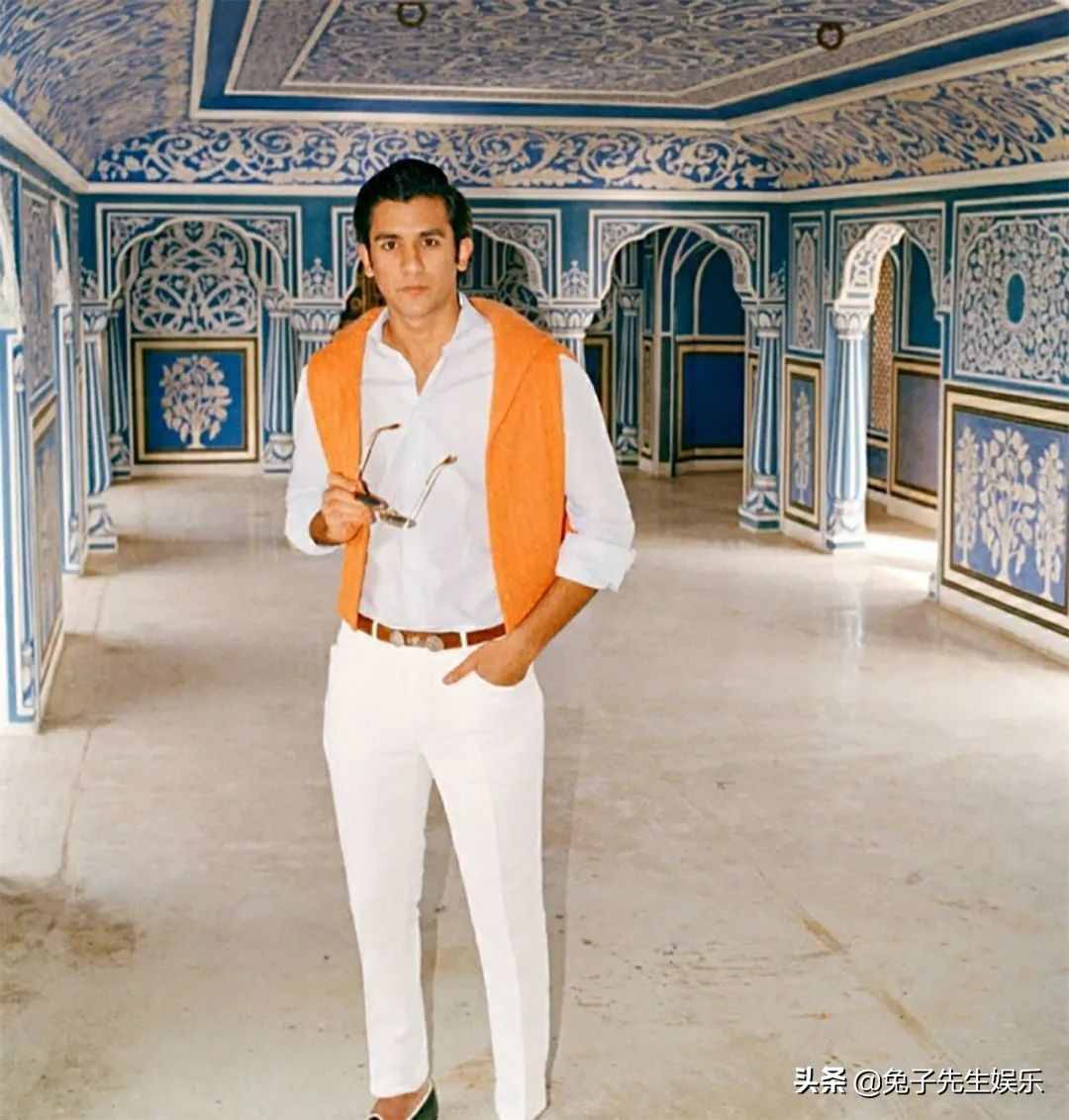 21岁印度王子成“隐形国王”，坐拥大宫殿，帅气脸庞神似迪拜王子