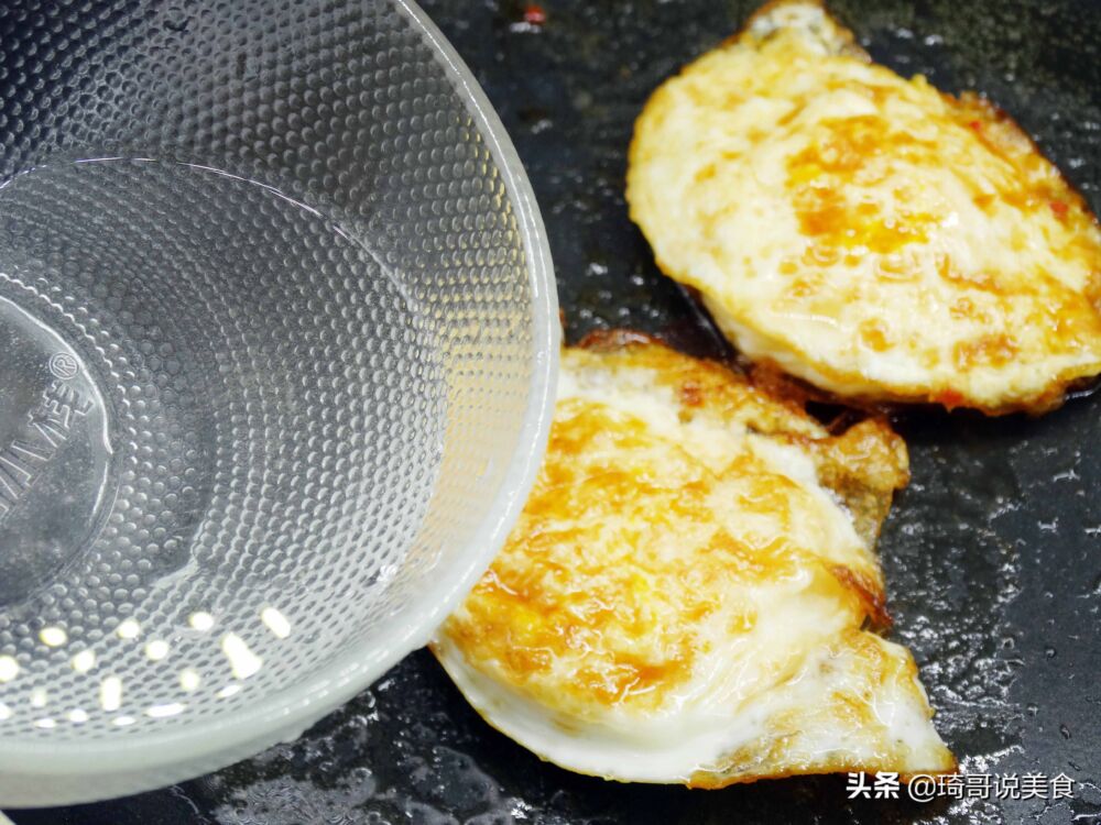 煎荷包蛋，有人用热油有人用冷油，都不对！这才是荷包蛋正确做法