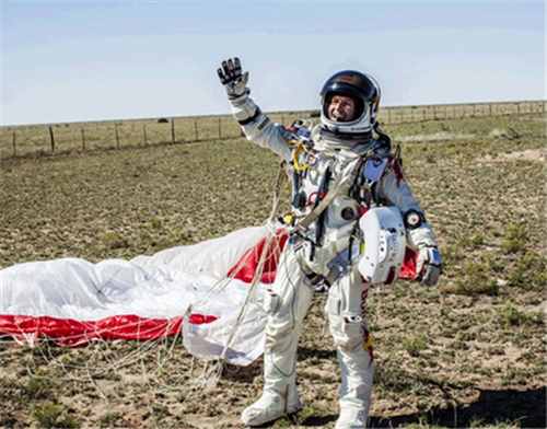那个从臭氧层一跃而下，从3.9万米太空跳回地球的人，如今怎样？