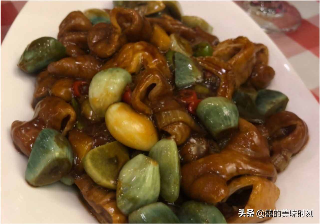 北京一家1985年的老饭馆，鱼头泡饼不错，是30年前的老味道