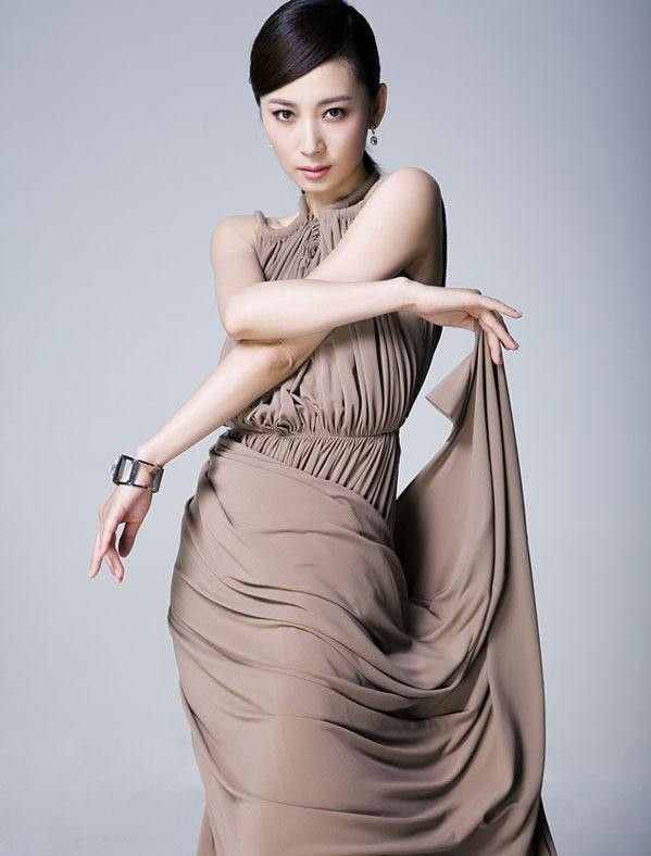 “谋女郎”徐筠专业舞蹈背景，曼妙身材私服穿搭时尚独特清新减龄