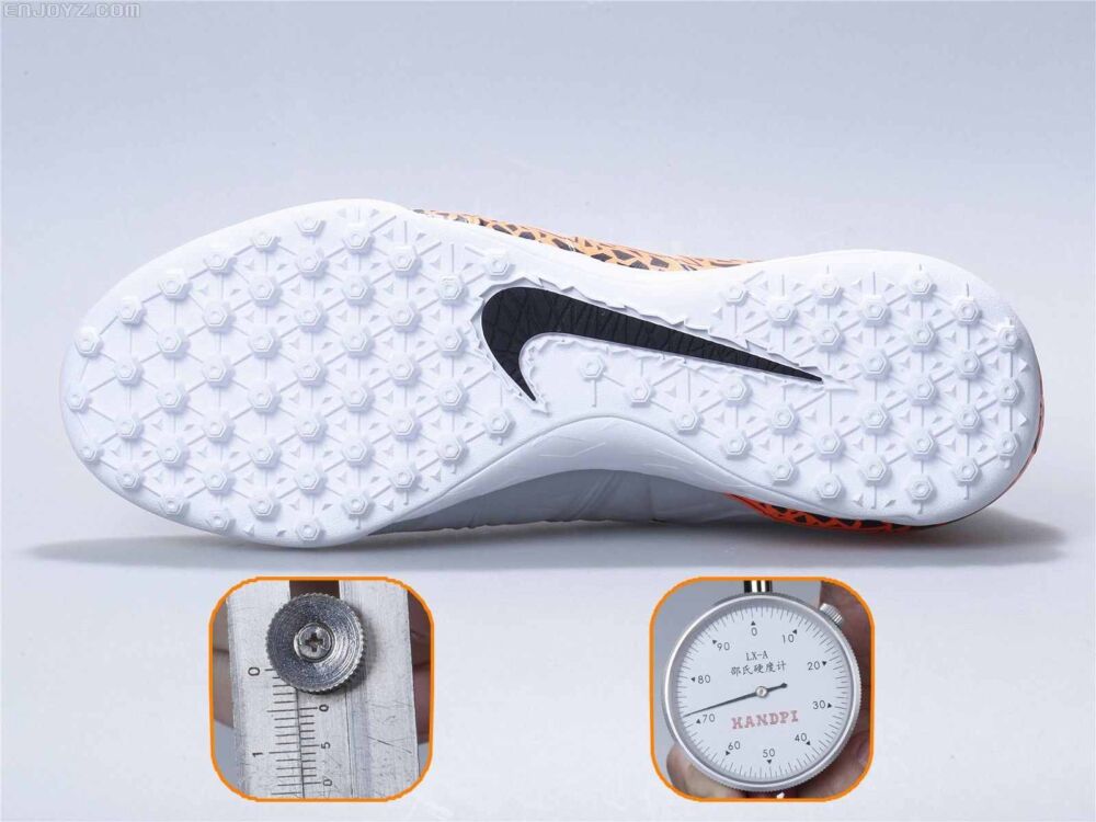 “锋”拥而至 Nike超顶级毒锋碎钉足球鞋静态评测