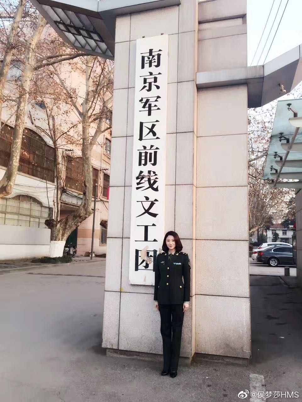 侯梦莎：被誉为“最美军花”，和吴京搭档而走红，你还记得她吗？