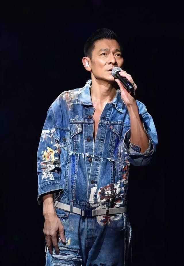 刘德华突然宣布演唱会取消，他落泪对观众致歉：我实在是舍不得
