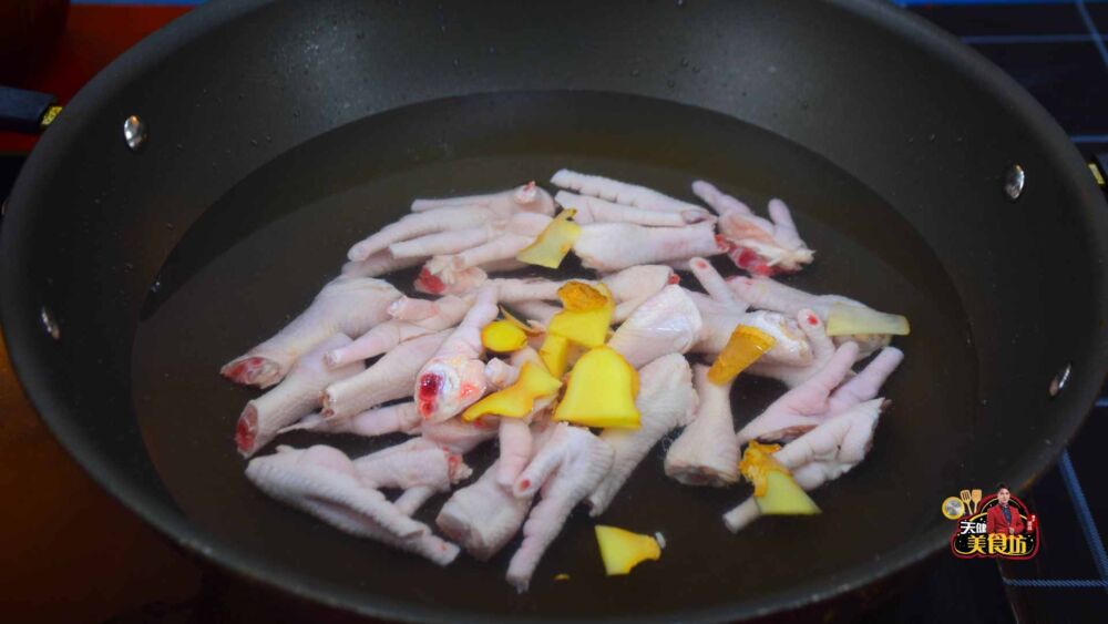 广式花生鸡爪汤的做法，配方和步骤详细讲解，厨房小白也能学会