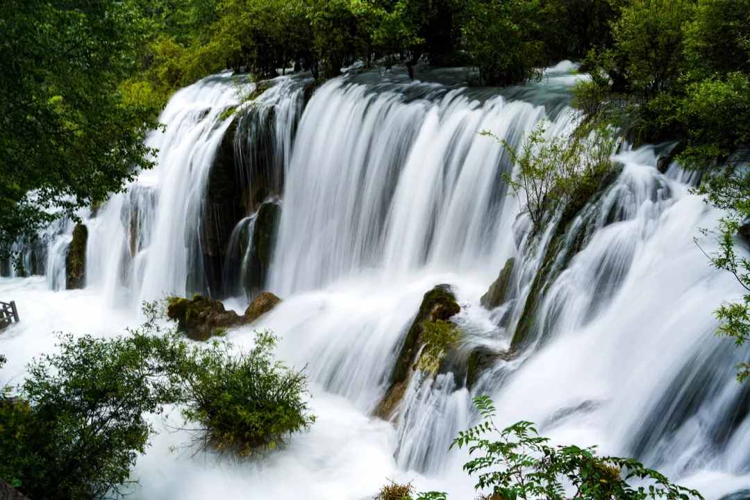 “仁者乐山，智者乐水”，自然之笔绘出奇妙佳景