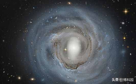 星系也缺铁？“贫血星系”揭示超扩散星系形成理论的缺陷！