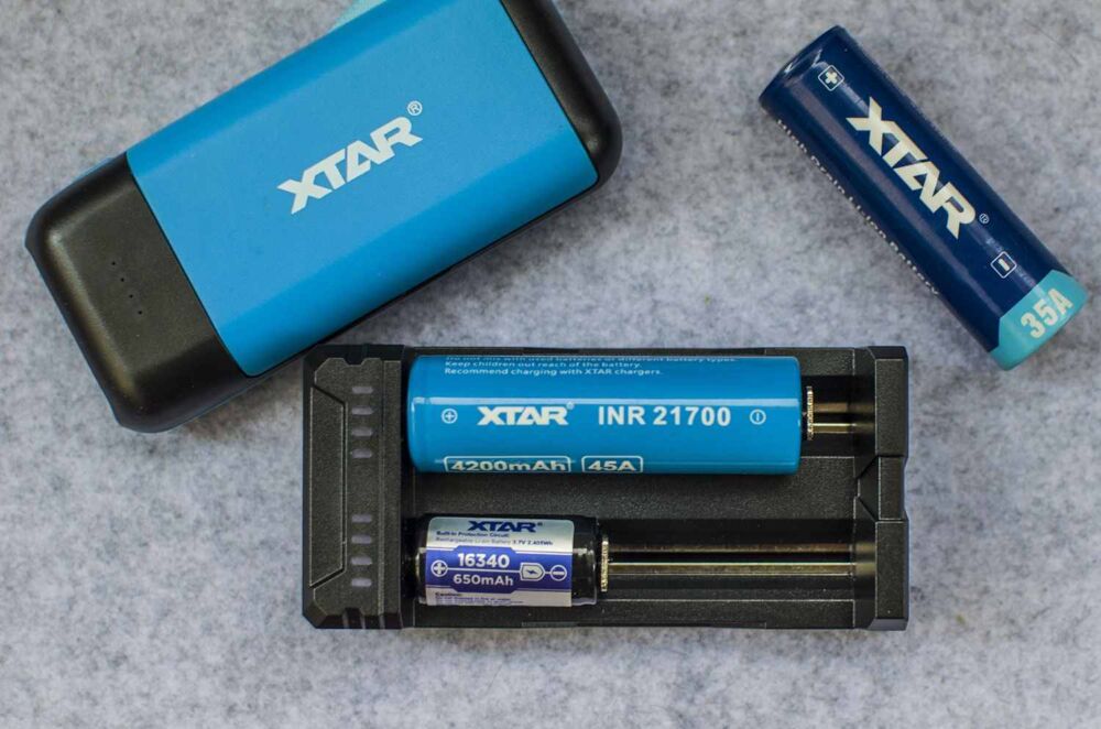 别整复杂了，我就想简单轻松把电池充满：XTAR FC2双槽充电器