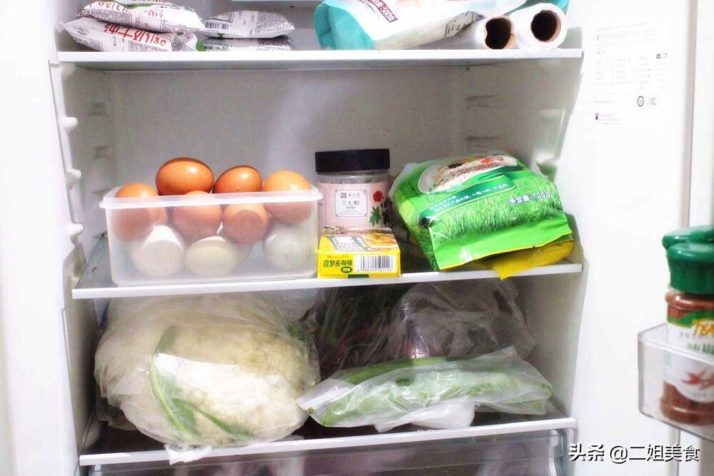 存放食物的冰箱有异味也别着急，教您4招，轻松去味，简单还实用