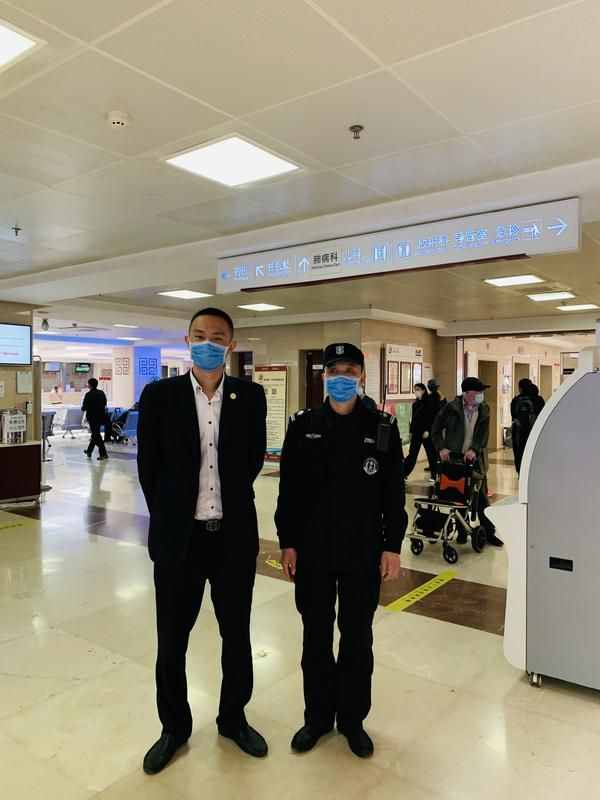 河南小镇青年闯北京：90后单身小伙值守医院，1年交还近200部手机