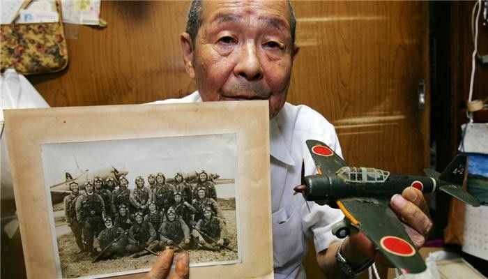 日本敢死队“神风特攻队”真不怕死？唯一活下的飞行员揭露了真相