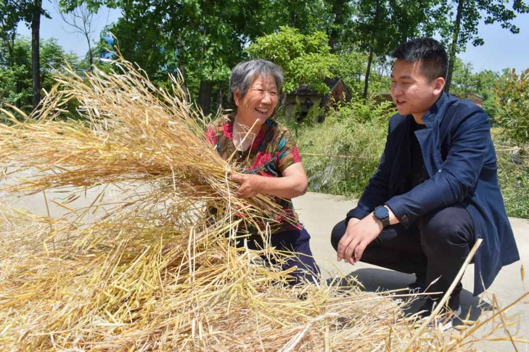 村支书变身“美食up主”养殖鳄鱼龟增彩贫困村