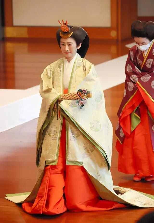 日本3位美貌王妃：美智子被婆婆刁难，雅子不开心，纪子混得最开