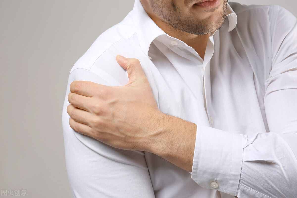 肩周炎是什么病？并不是肩膀疼都是肩周炎，肩周炎4症状