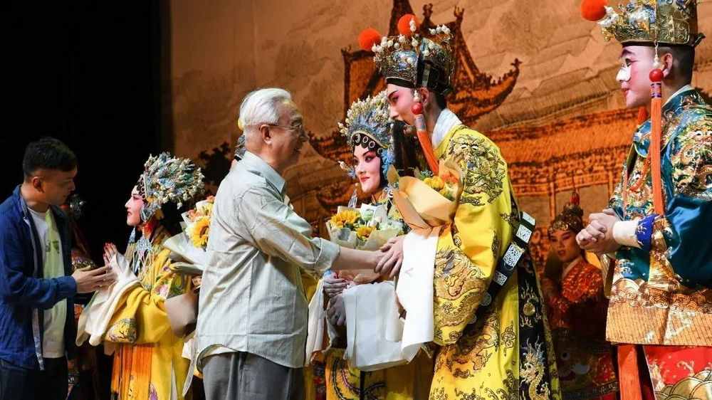 上海13所高校学生主演的昆曲《长生殿》，把老艺术家也震了