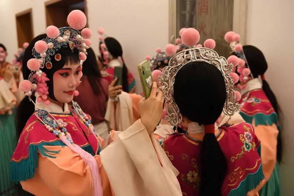 上海13所高校学生主演的昆曲《长生殿》，把老艺术家也震了
