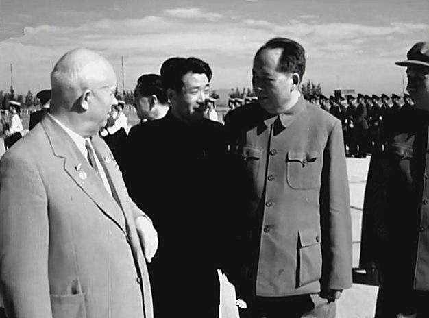 1958年赫鲁晓夫访华谈话触及我国底线，毛主席一言霸气宣示主权