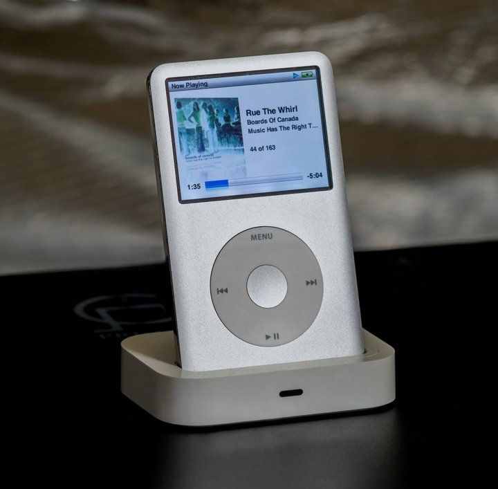 AirPods 不支持无损音乐，但我还是建议你升级 Apple Music
