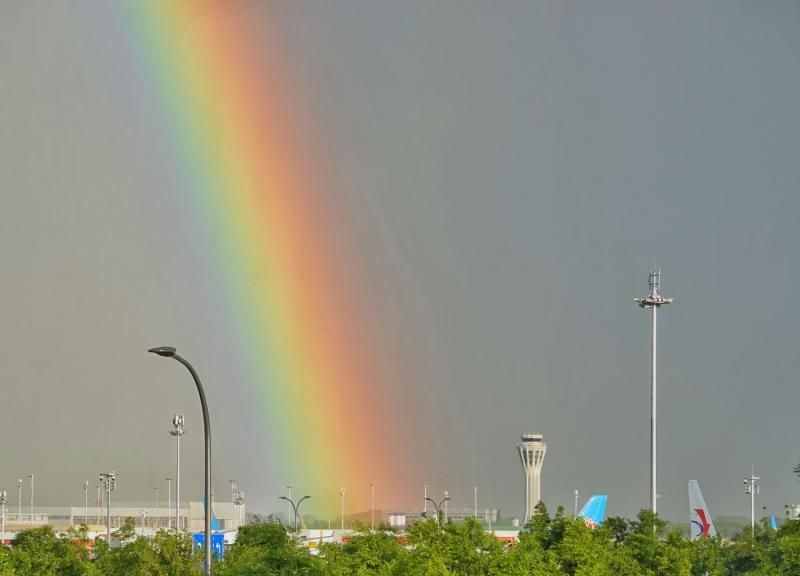 大兴机场空管塔台看彩虹美图