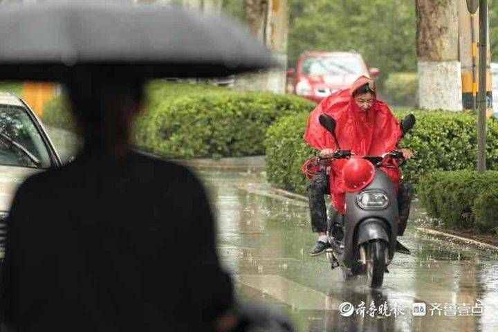 多图｜强对流天气再袭济南，雨天路滑注意安全