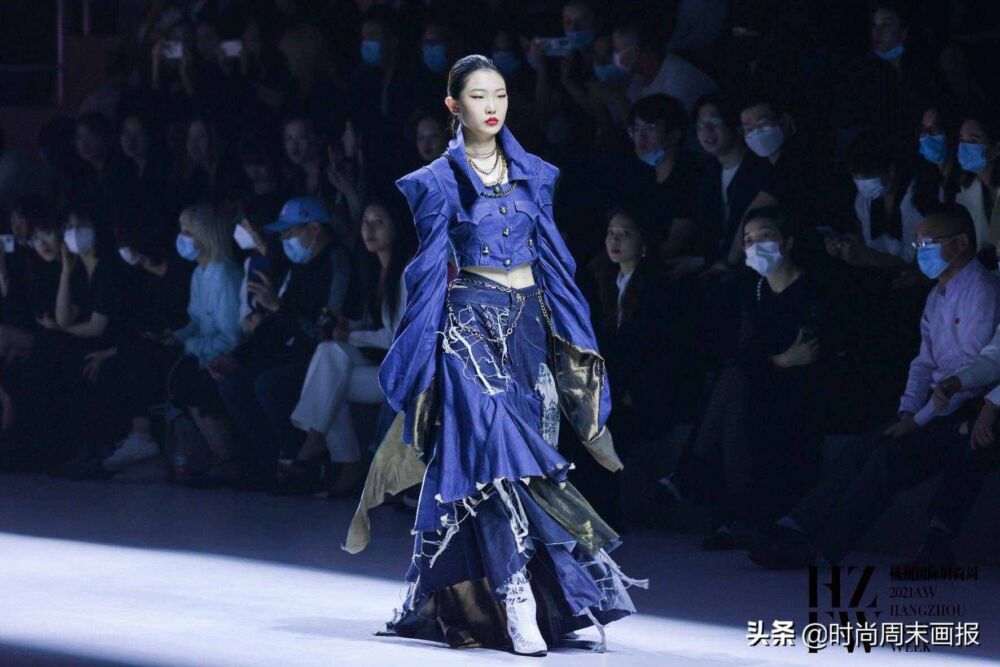2021AW杭州国际时尚周正式启幕 学院派设计作品大秀成T台主流