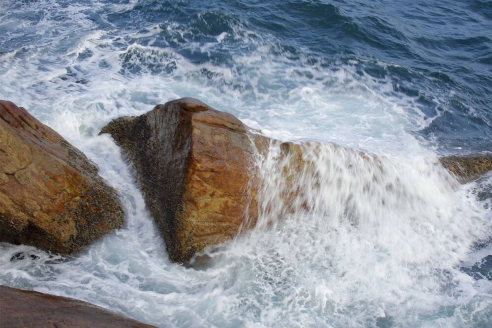 石头、沙子与海，小梅沙的经典呈现，深圳 看海的好地方