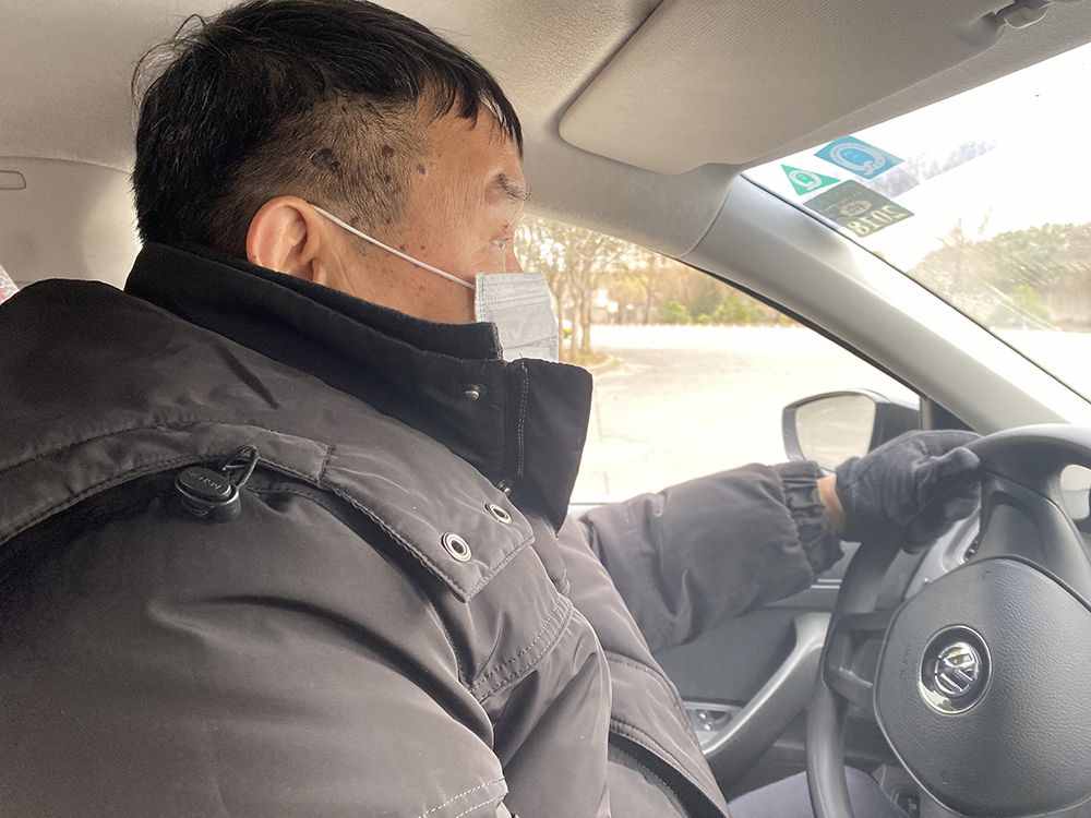 考驾照的老人们：73岁拿照要开车去云南，82岁连挂不言弃