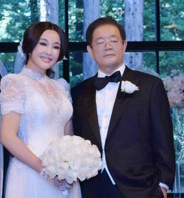 姜文的白月光，刘晓庆一生4段婚姻，风流一生海内外