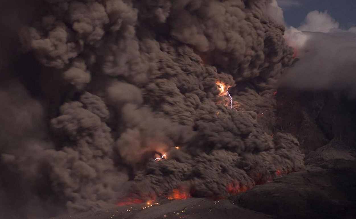 对日本东京影响大吗？日本樱岛火山大规模喷发，烟尘高达4200米