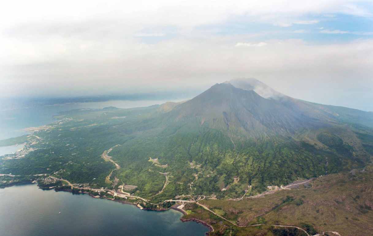 对日本东京影响大吗？日本樱岛火山大规模喷发，烟尘高达4200米