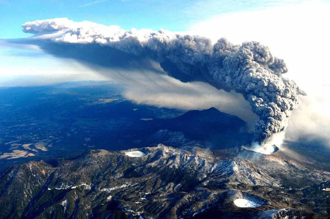 对日本东京影响大吗？日本樱岛火山大规模喷发，烟尘高达4200米