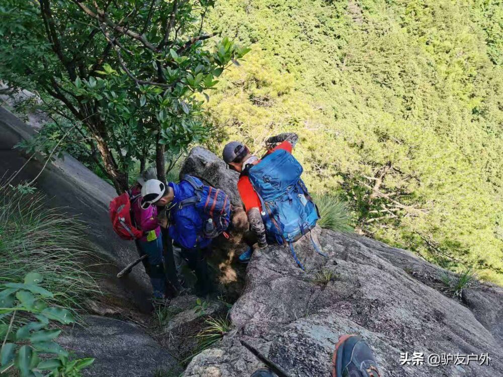 徒步穿越安徽逍遥峰，经徽杭古道蓝天凹登顶清凉峰