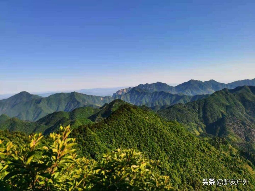 徒步穿越安徽逍遥峰，经徽杭古道蓝天凹登顶清凉峰