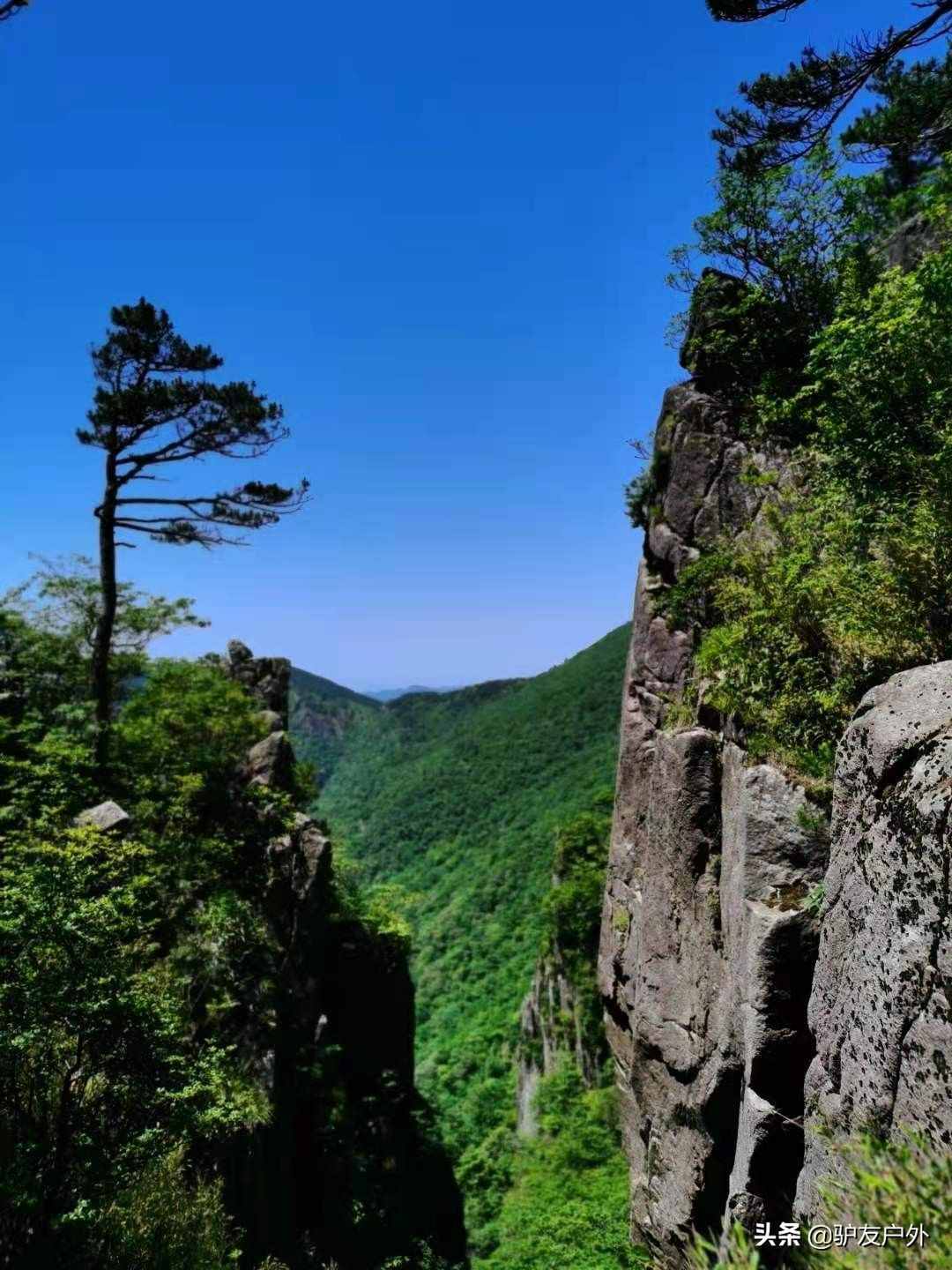 徒步穿越安徽逍遥峰，经徽杭古道蓝天凹登顶清凉峰