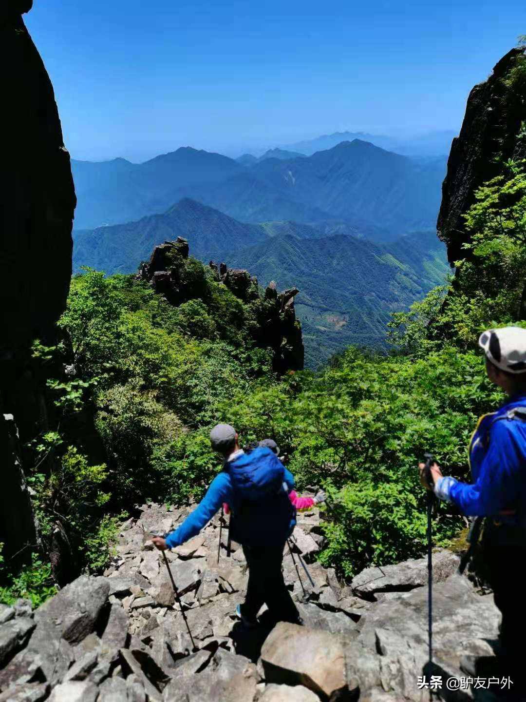 徒步穿越安徽逍遥峰，经徽杭古道蓝天凹登顶清凉峰