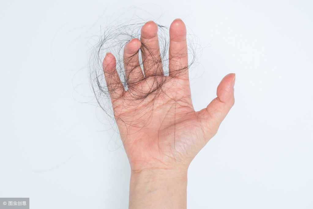 人正常每天掉几根头发？医生提醒：没超过这个数，都不算脱发！