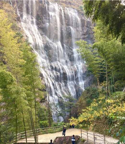 广州附近竟藏着一个绝美瀑布！290米，号称亚洲第一宽！