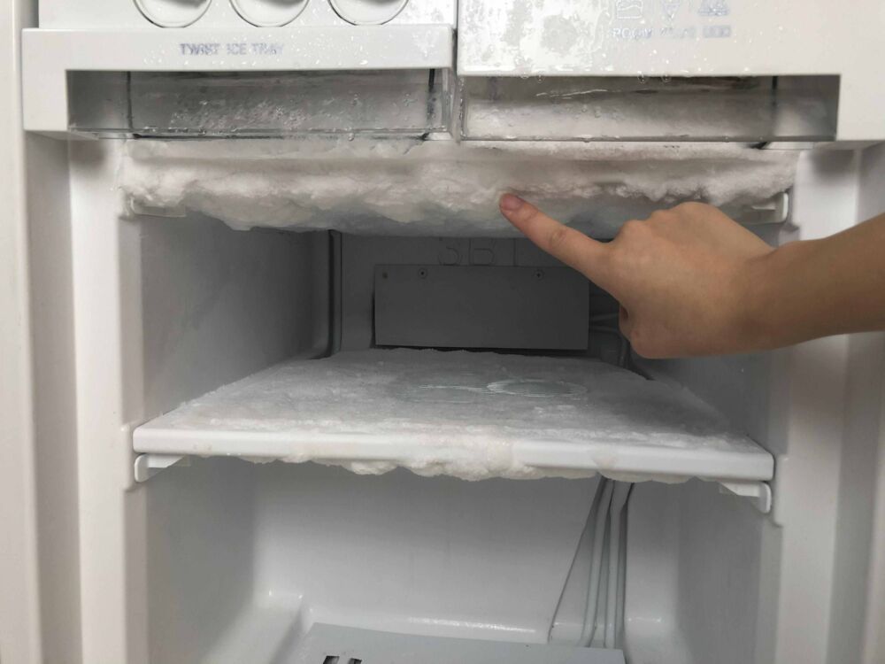 冰箱里结再厚的冰霜，只用它放进去，10分钟把冰霜全都除干净
