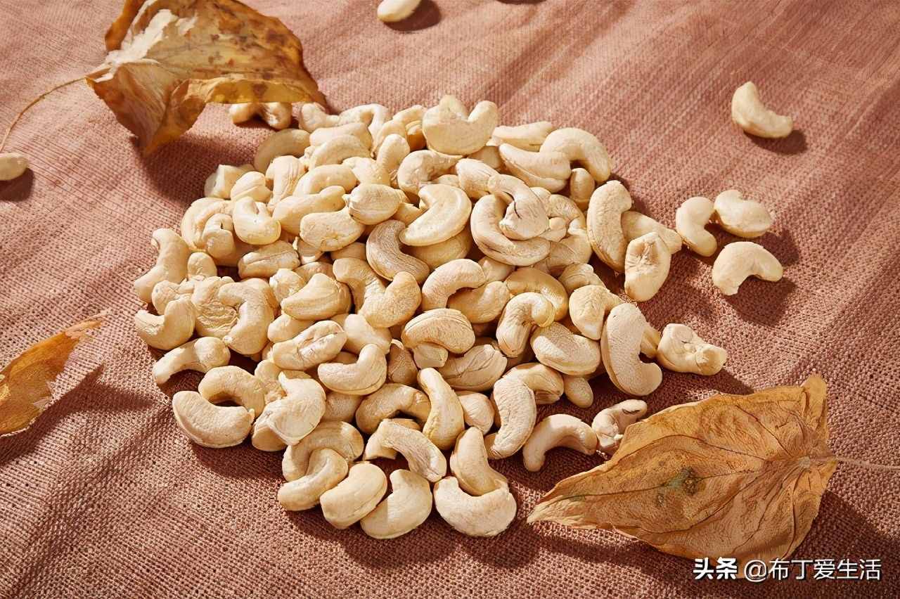 ‌炭烧腰果和原味腰果有什么区别？详细了解下，买的时候不会被坑