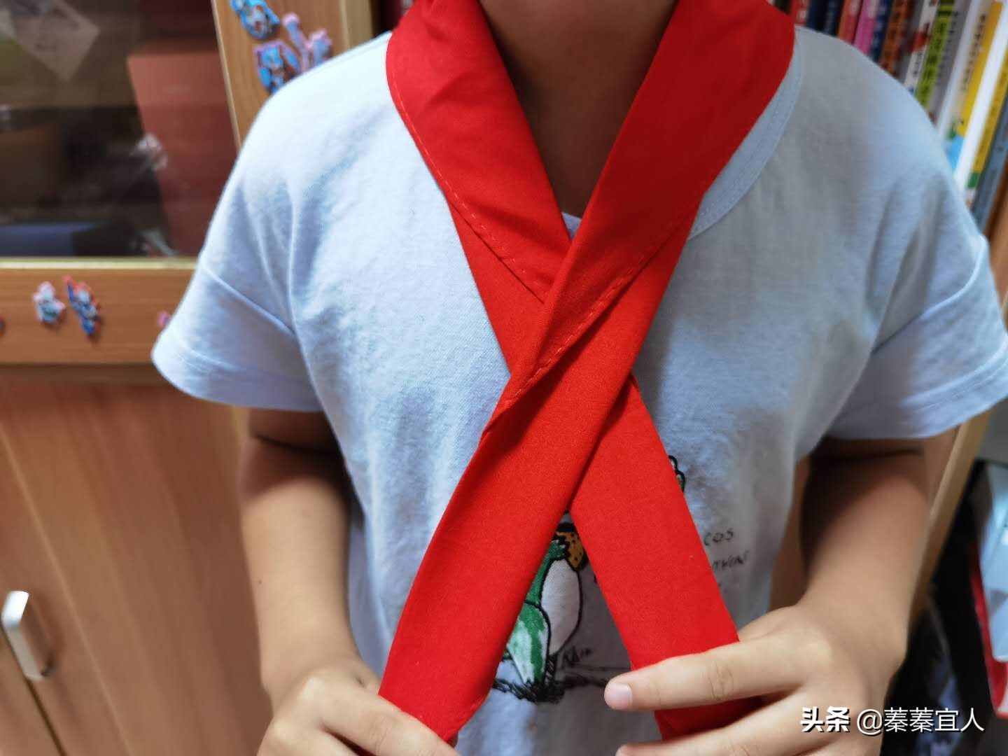孩子问你红领巾怎么系，你不记得了？快来复习一下，别出丑啦